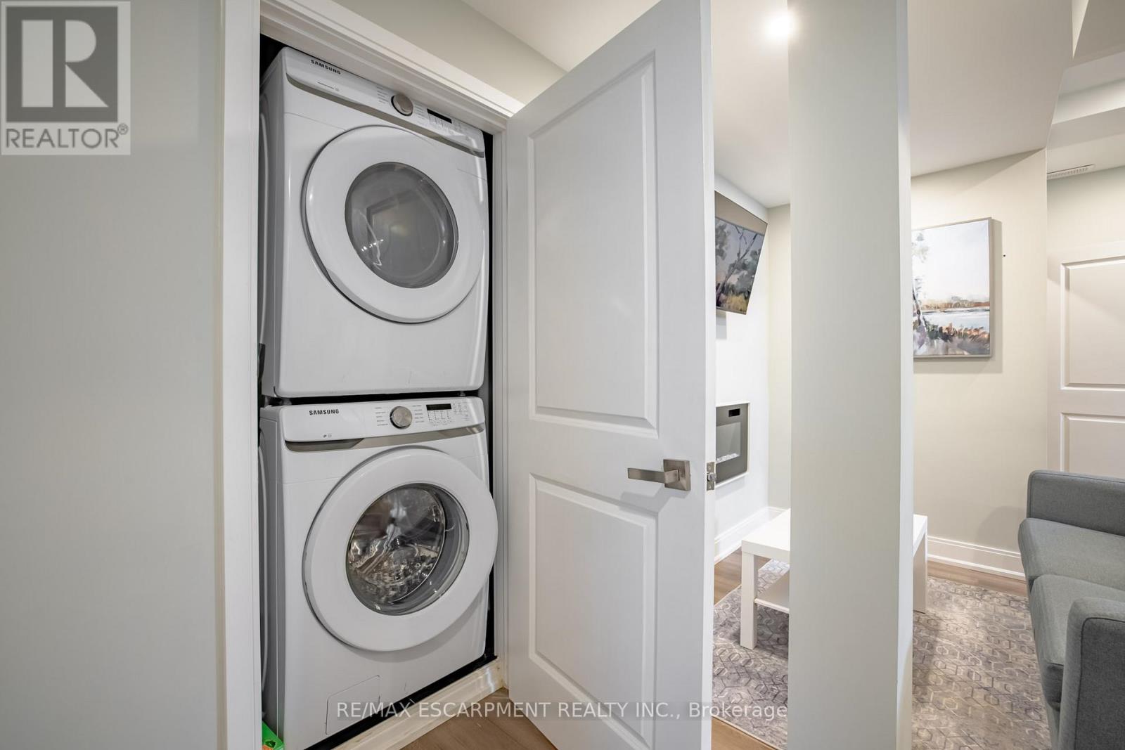 Photo 34 of 4 Lockman Drive, Hamilton ON
