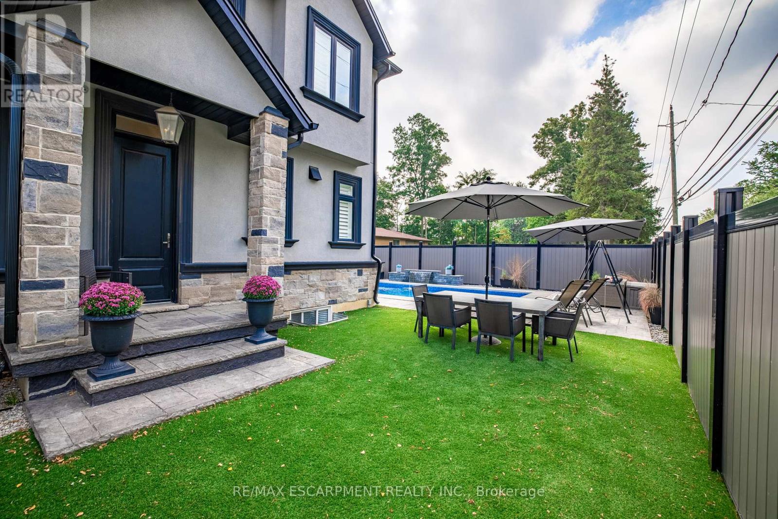 Photo 35 of 4 Lockman Drive, Hamilton ON