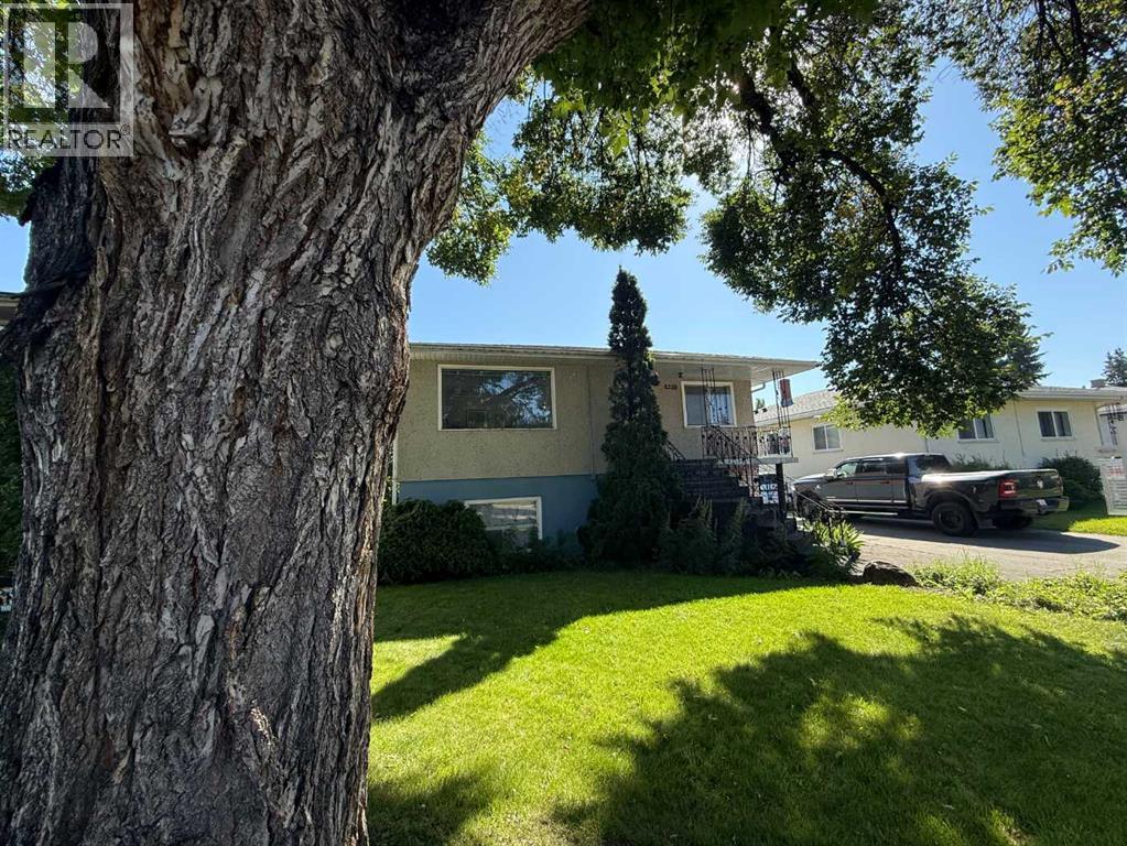 Photo 1 of 920 Renfrew Drive Ne, Calgary AB