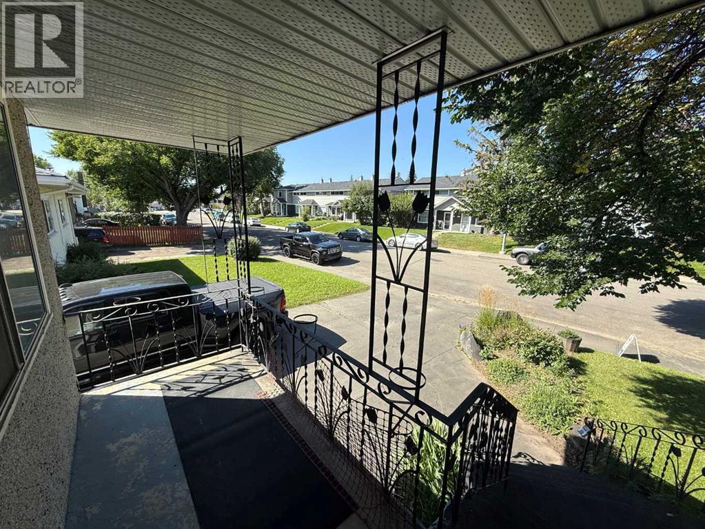 Photo 3 of 920 Renfrew Drive Ne, Calgary AB