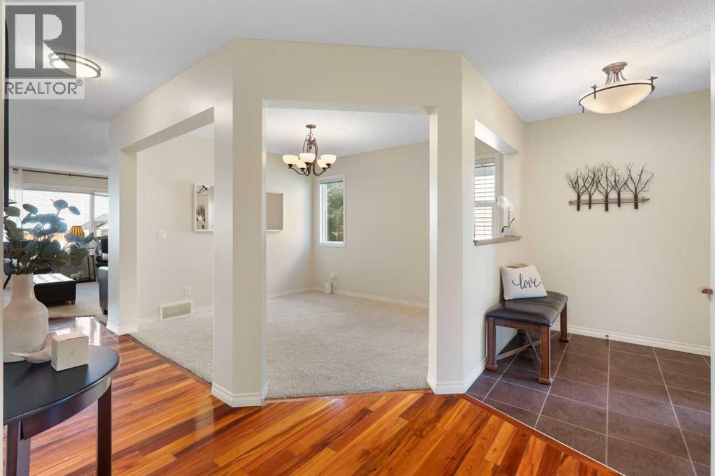 Photo 5 of 206 Silverado Range Place Sw, Calgary AB