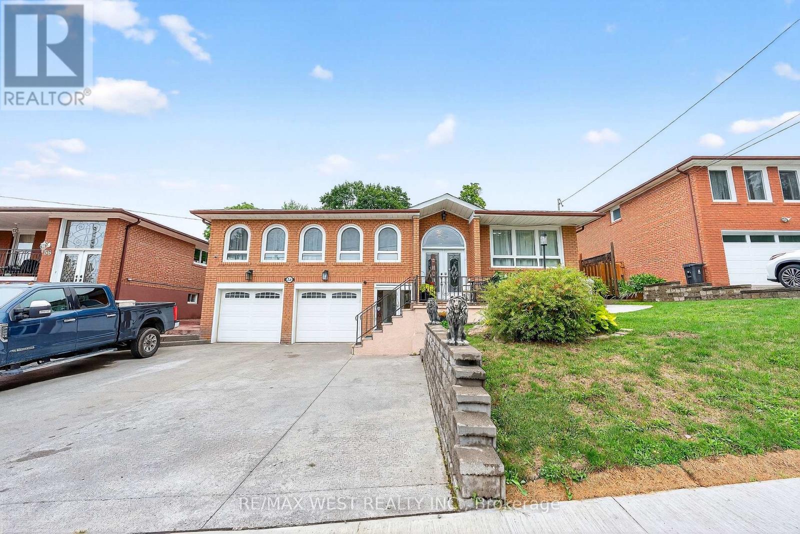 Photo 2 of 54 Barker Avenue, Toronto ON