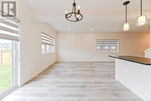 Photo 13 of 3902 Auckland Avenue W, London South ON
