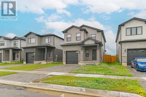 Photo 3 of 3902 Auckland Avenue W, London South ON