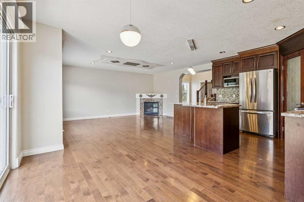 Photo 5 of 1005 Panorama Hills Drive Nw, Calgary AB
