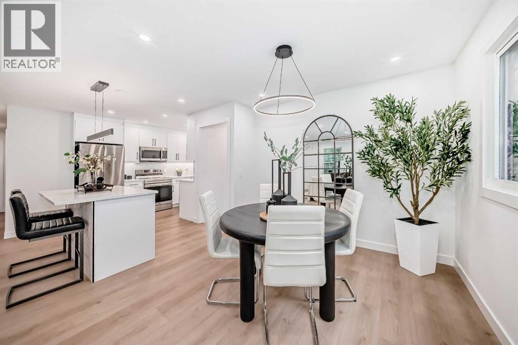 Photo 10 of 636 Cedarille Way Sw, Calgary AB
