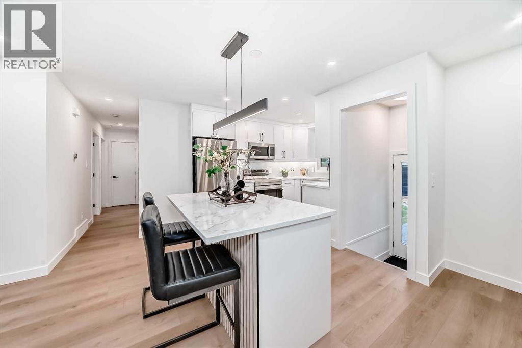 Photo 2 of 636 Cedarille Way Sw, Calgary AB