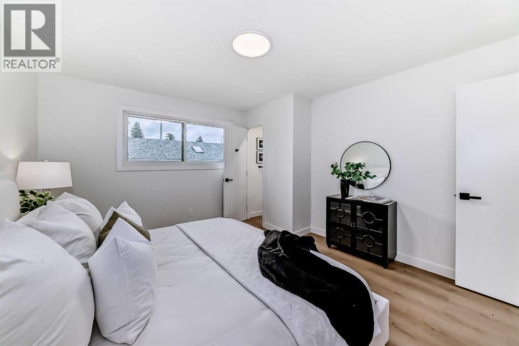 Photo 20 of 636 Cedarille Way Sw, Calgary AB