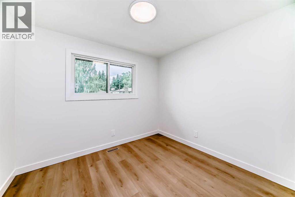 Photo 26 of 636 Cedarille Way Sw, Calgary AB