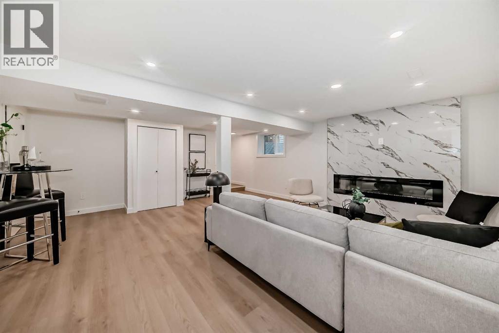 Photo 31 of 636 Cedarille Way Sw, Calgary AB