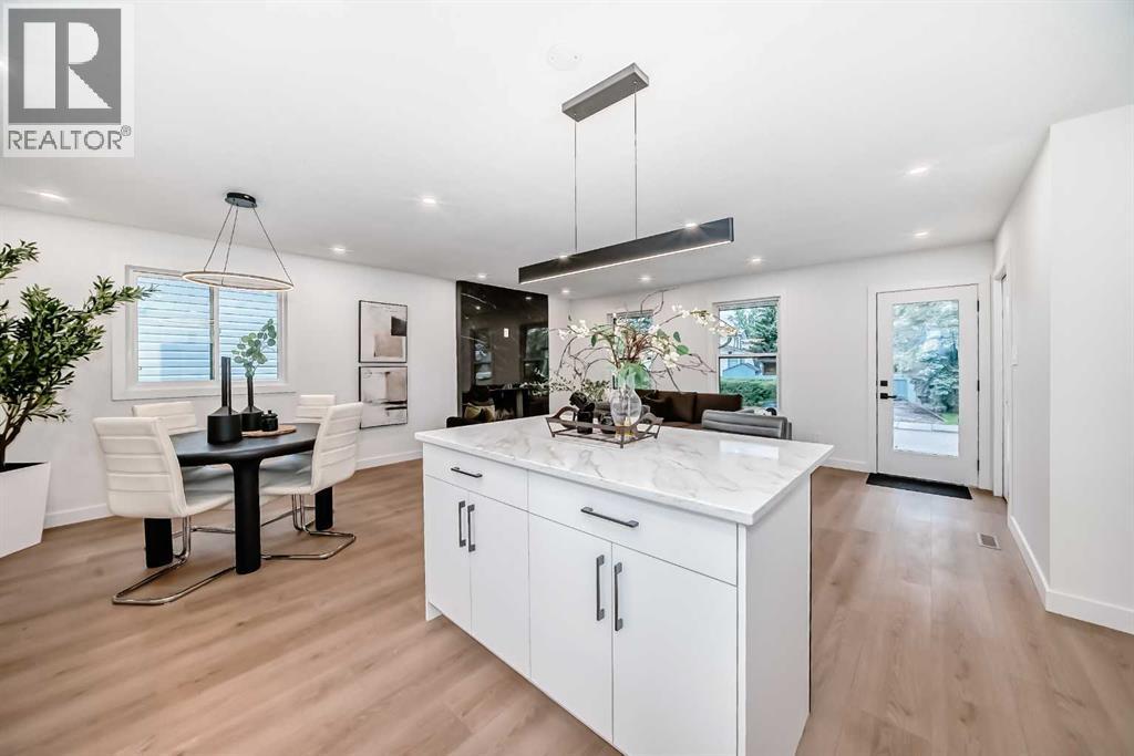 Photo 9 of 636 Cedarille Way Sw, Calgary AB