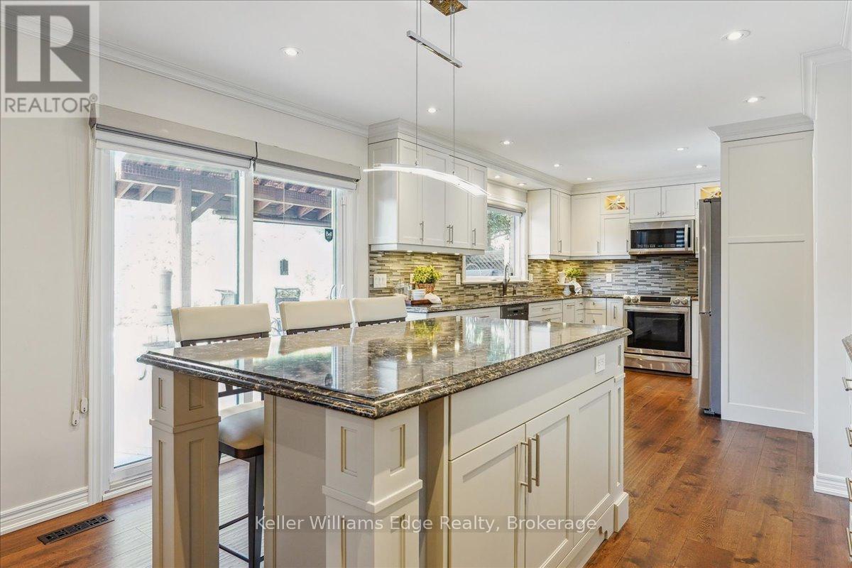 Photo 10 of 1121 Manor Road, Oakville ON