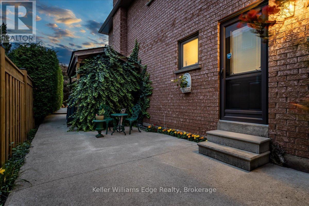 Photo 38 of 1121 Manor Road, Oakville ON