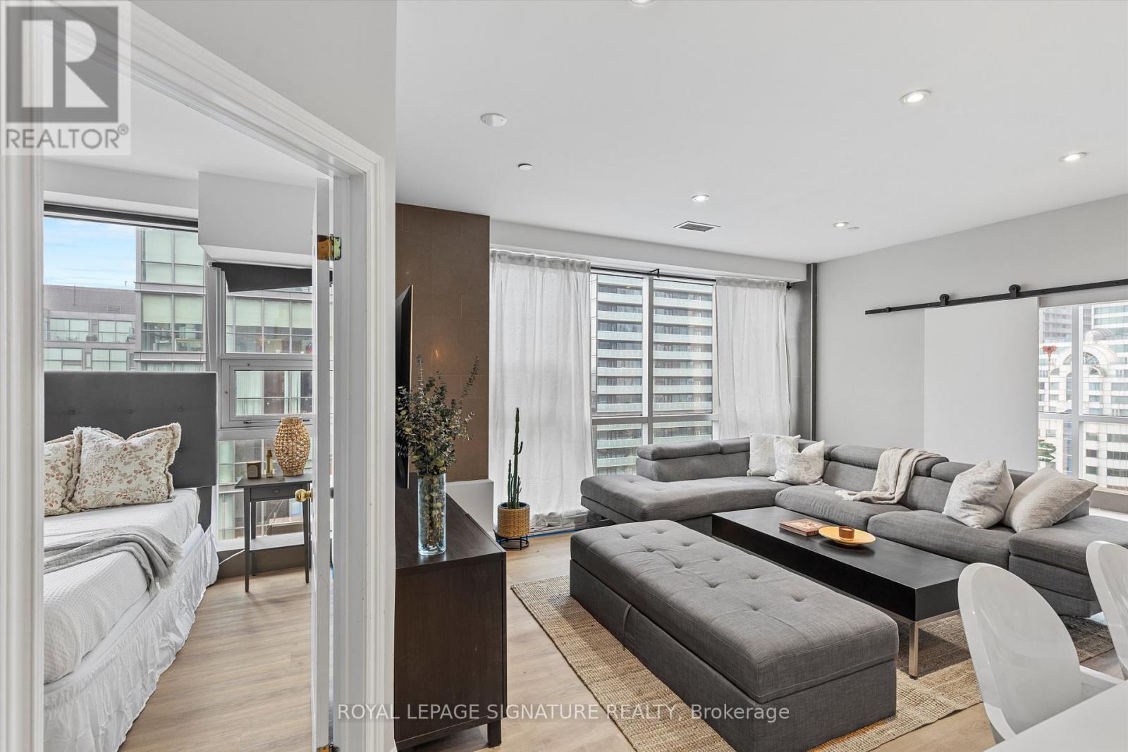 Photo 15 of 1201 393 King Street W, Toronto ON