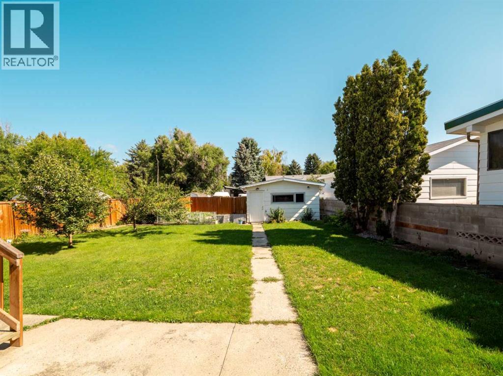 Photo 10 of 1223 St Catherine Road N, Lethbridge AB