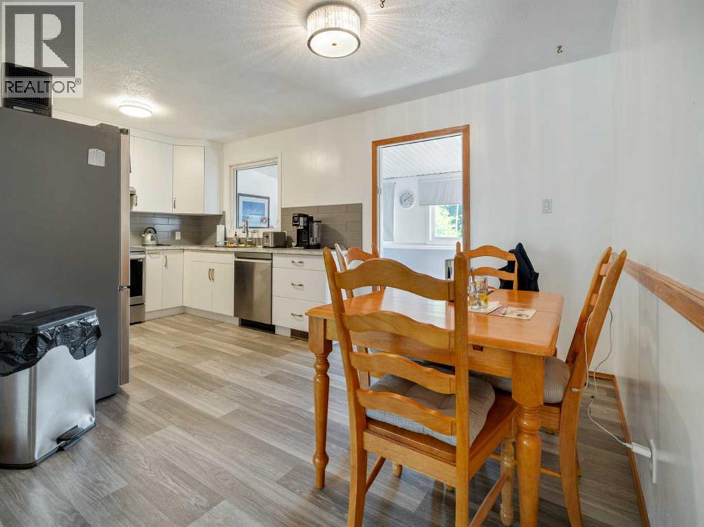 Photo 18 of 1223 St Catherine Road N, Lethbridge AB
