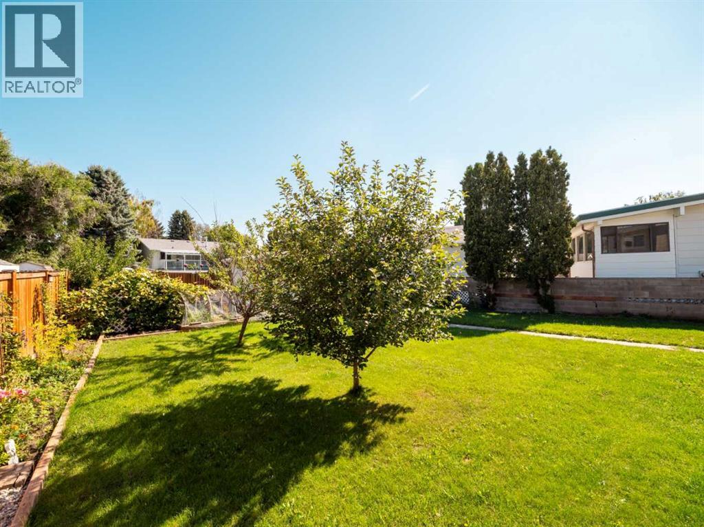 Photo 6 of 1223 St Catherine Road N, Lethbridge AB