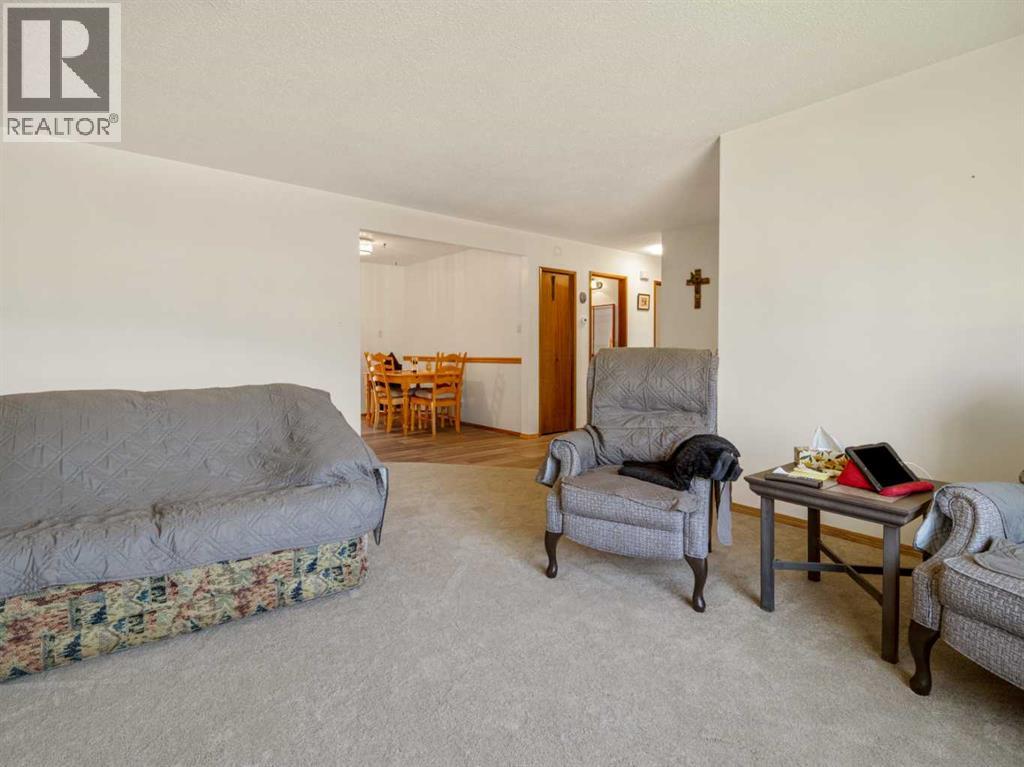 Photo 16 of 1223 St Catherine Road N, Lethbridge AB