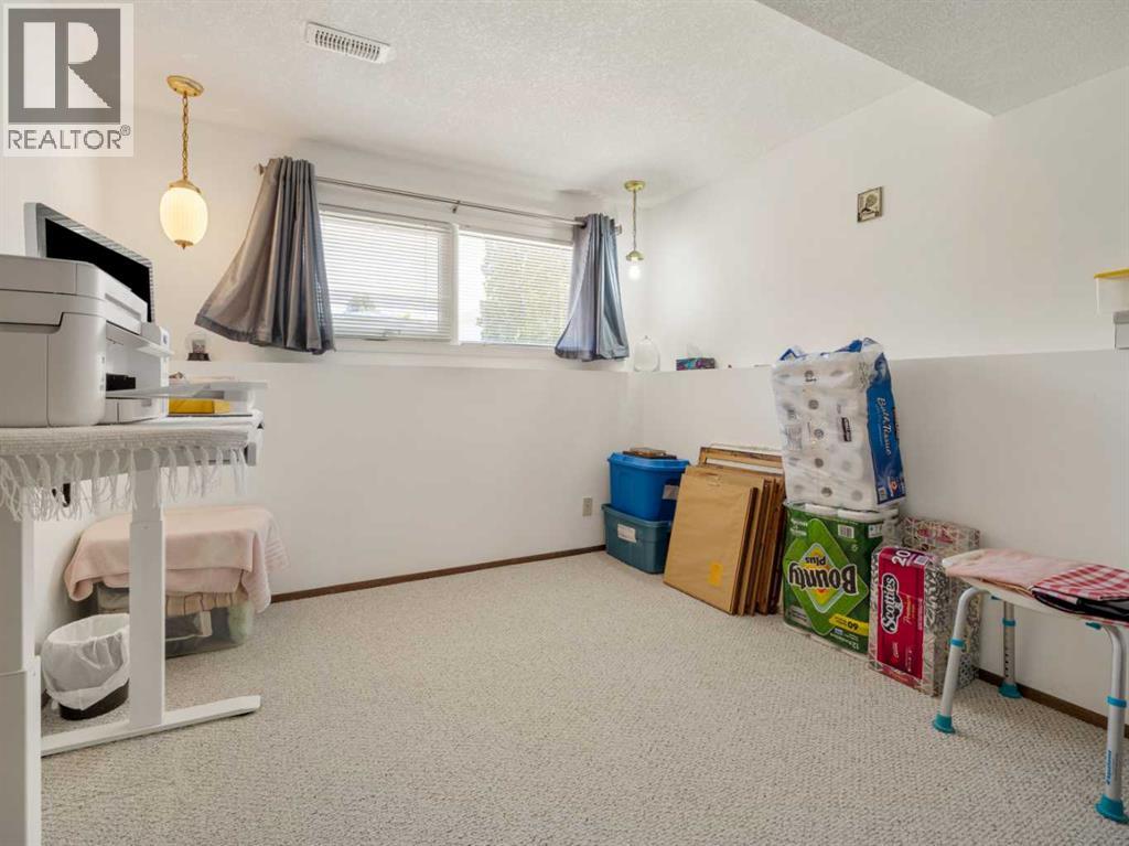 Photo 42 of 1223 St Catherine Road N, Lethbridge AB