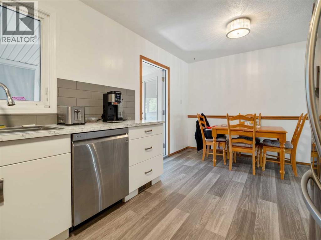 Photo 22 of 1223 St Catherine Road N, Lethbridge AB