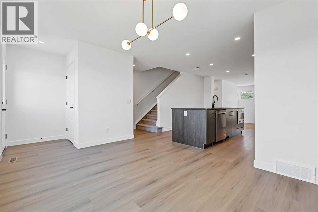 Photo 3 of 894 Wolf Willow Boulevard Se, Calgary AB