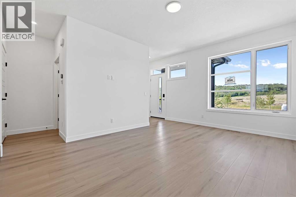 Photo 5 of 894 Wolf Willow Boulevard Se, Calgary AB