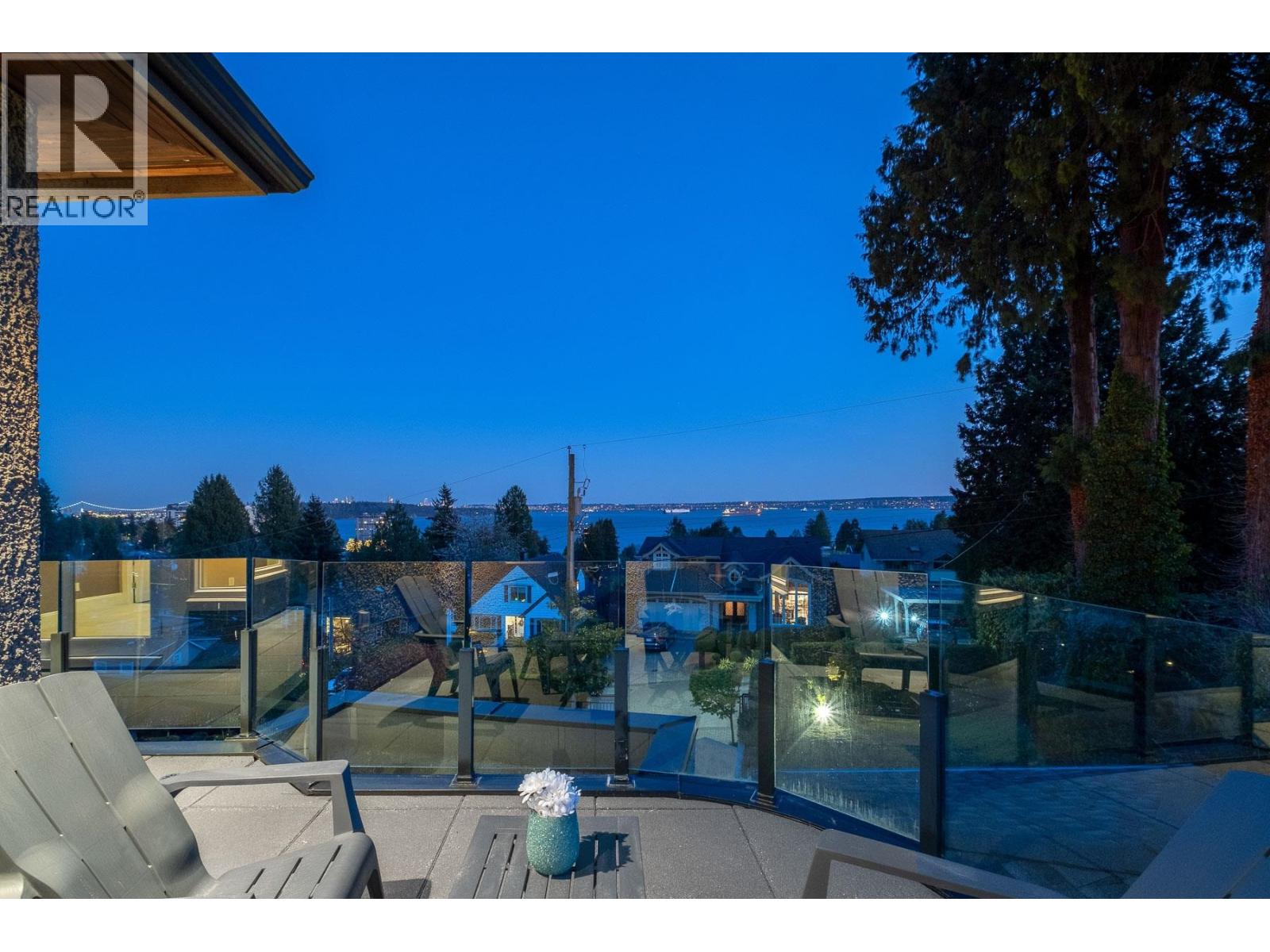 2567 LAWSON AVENUE, West Vancouver