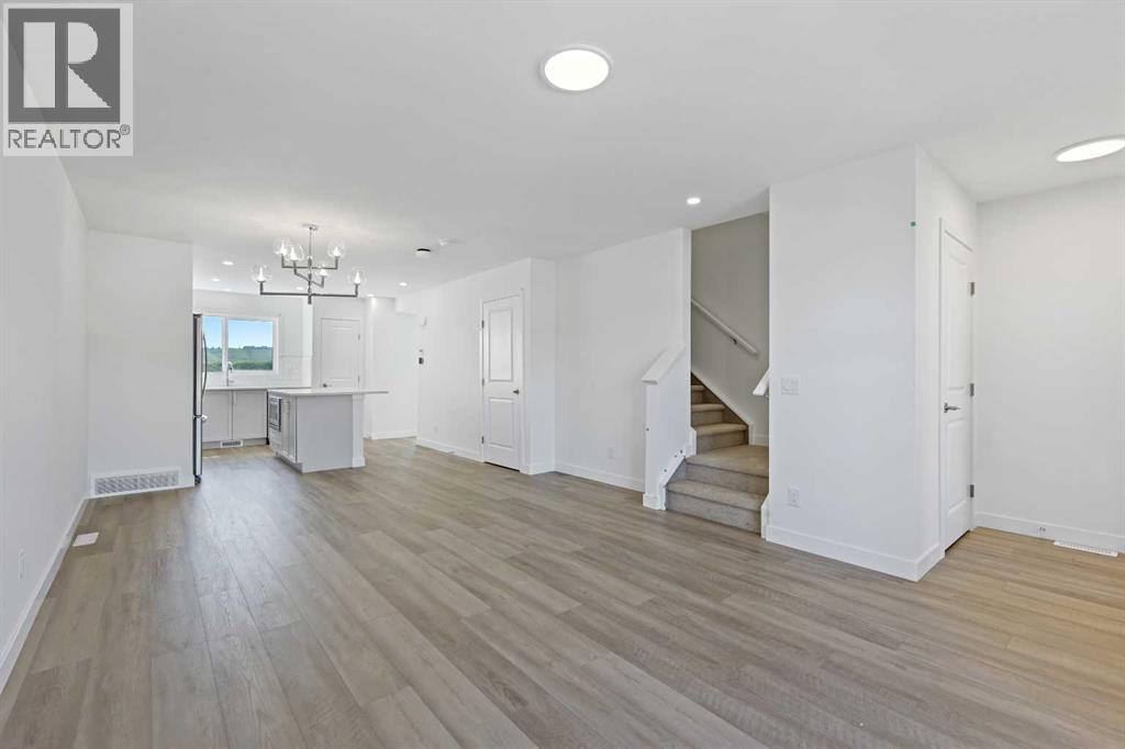 Photo 4 of 922 Wolf Willow Boulevard Se, Calgary AB