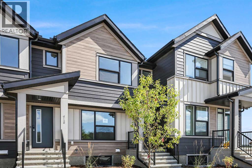 Photo 2 of 922 Wolf Willow Boulevard Se, Calgary AB