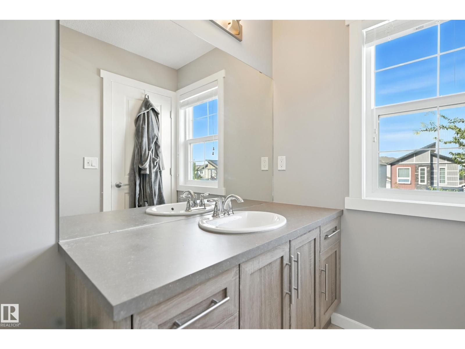Photo 17 of 2677 Maple Wy Nw, Edmonton AB
