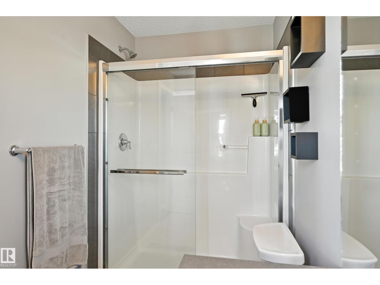 Photo 18 of 2677 Maple Wy Nw, Edmonton AB