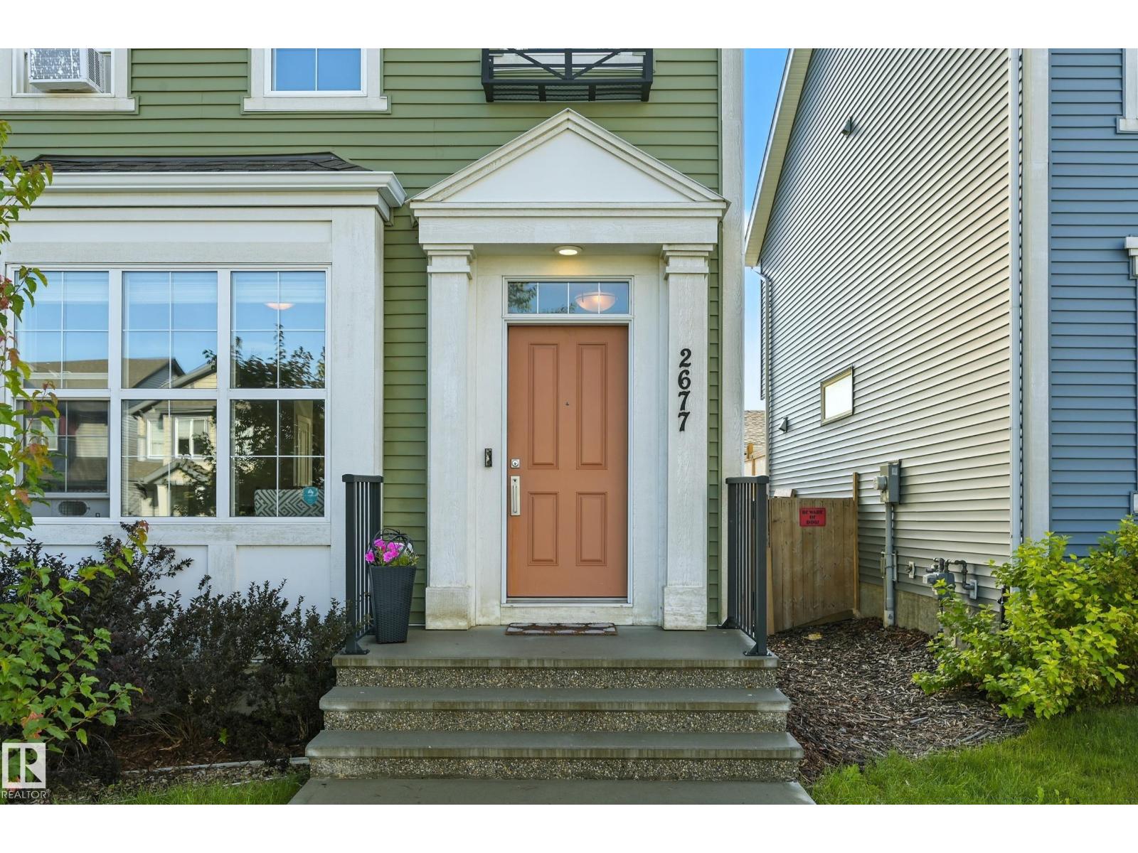 Photo 4 of 2677 Maple Wy Nw, Edmonton AB