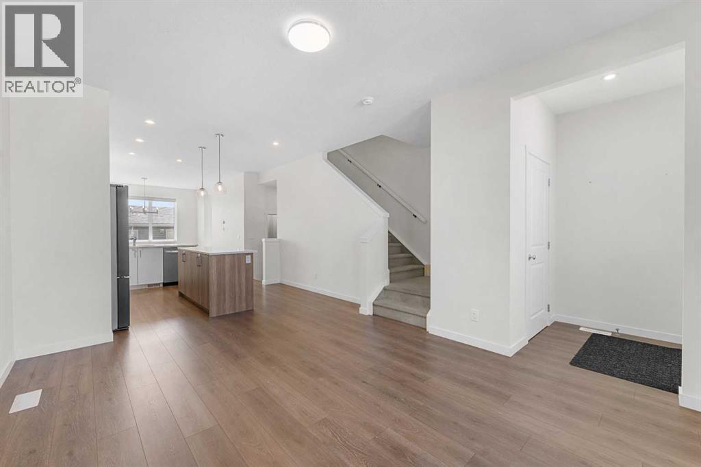 Photo 5 of 1961 Rangeview Drive Se, Calgary AB