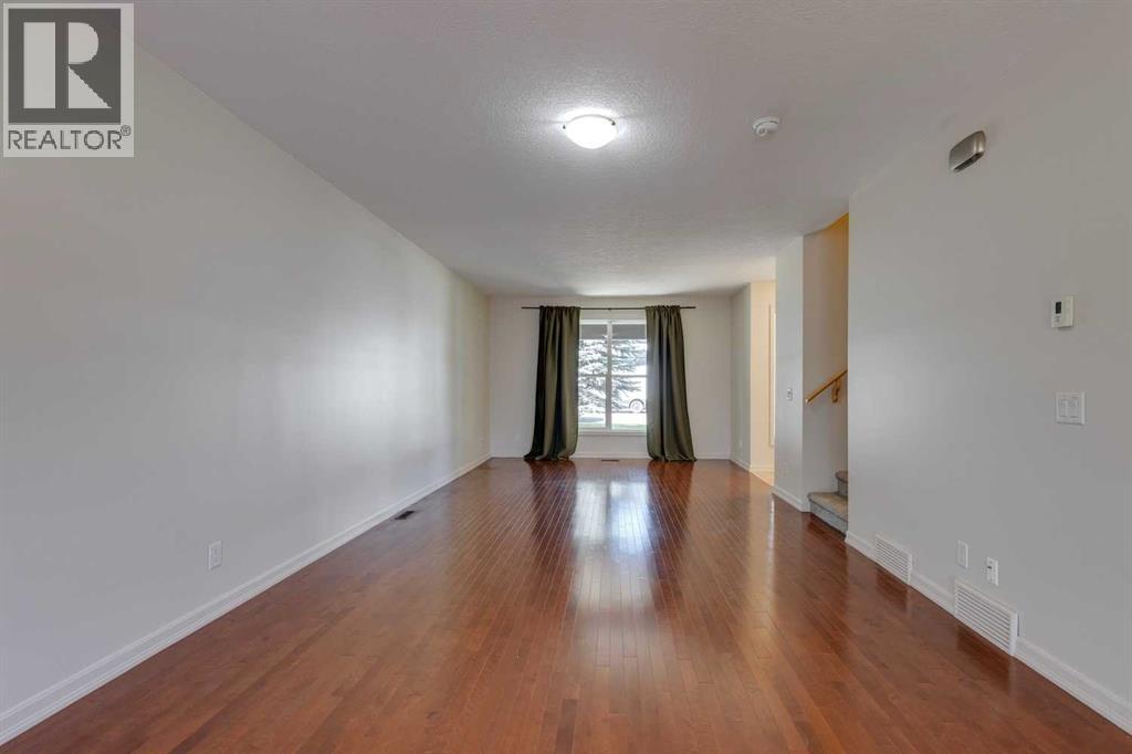 Photo 10 of 909 15 Avenue Ne, Calgary AB