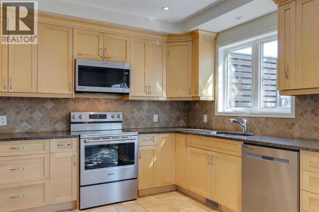 Photo 3 of 909 15 Avenue Ne, Calgary AB