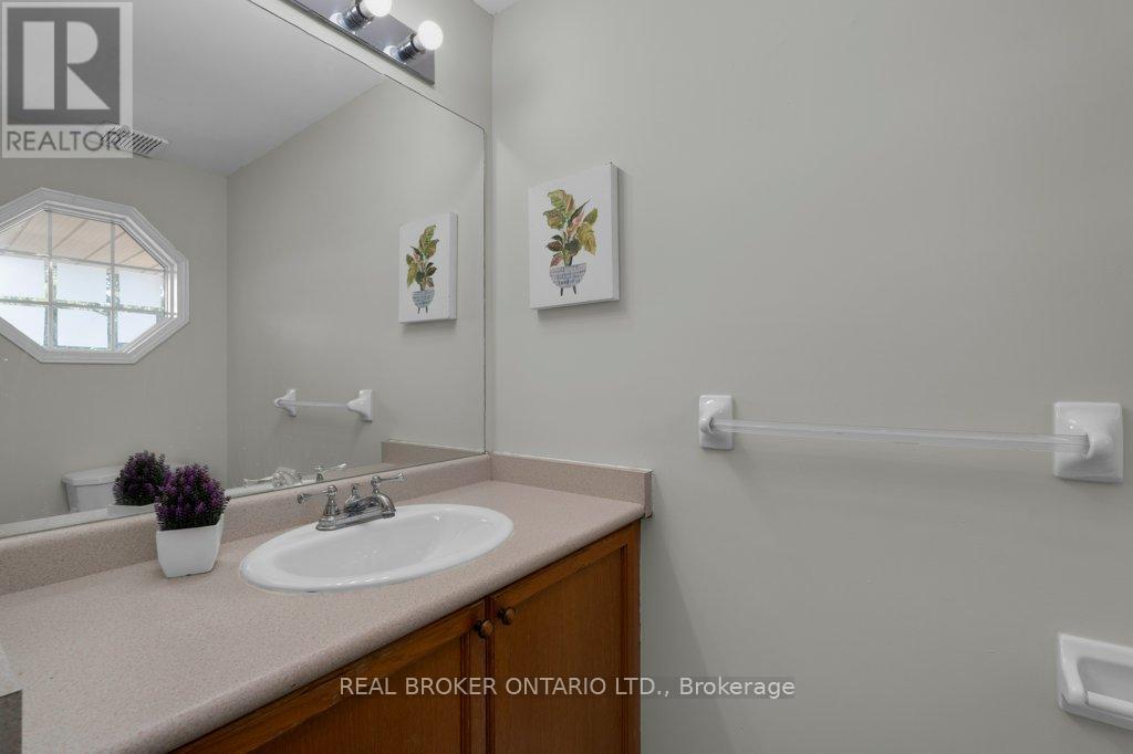 Photo 10 of 180 Tunbridge Road, Barrie ON