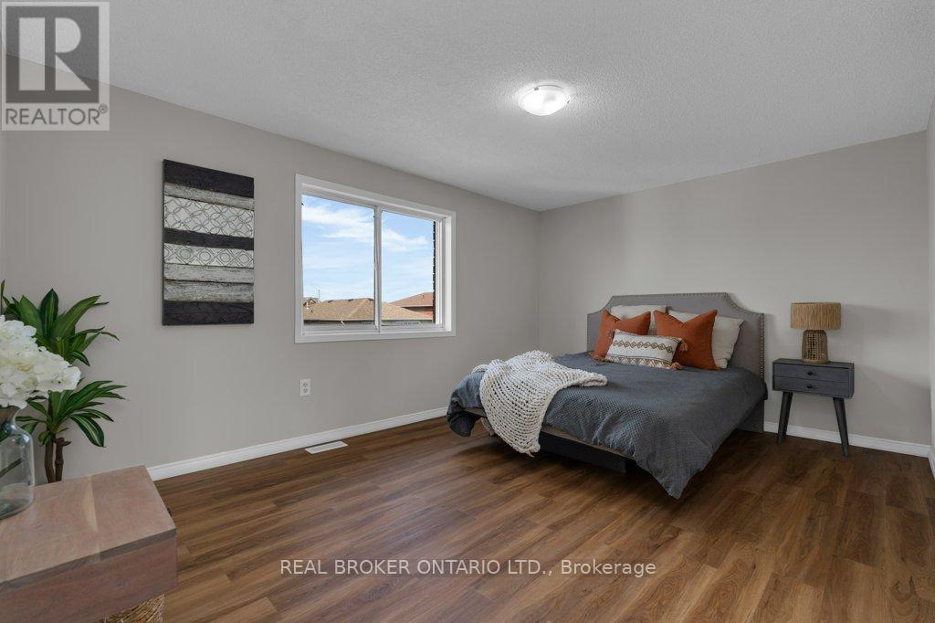 Photo 12 of 180 Tunbridge Road, Barrie ON
