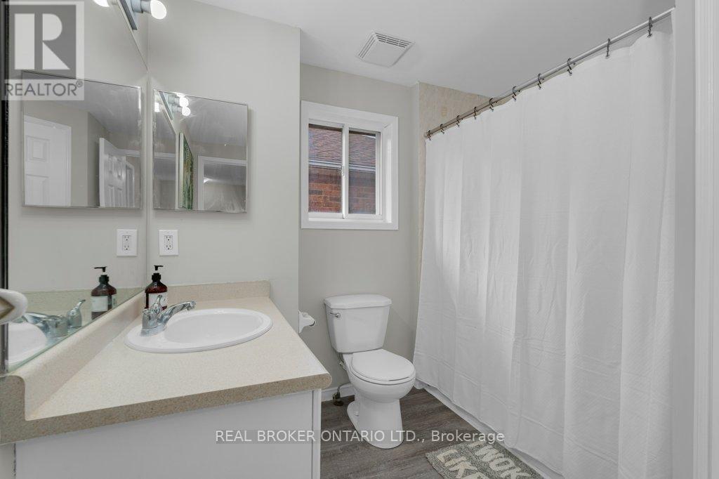 Photo 15 of 180 Tunbridge Road, Barrie ON