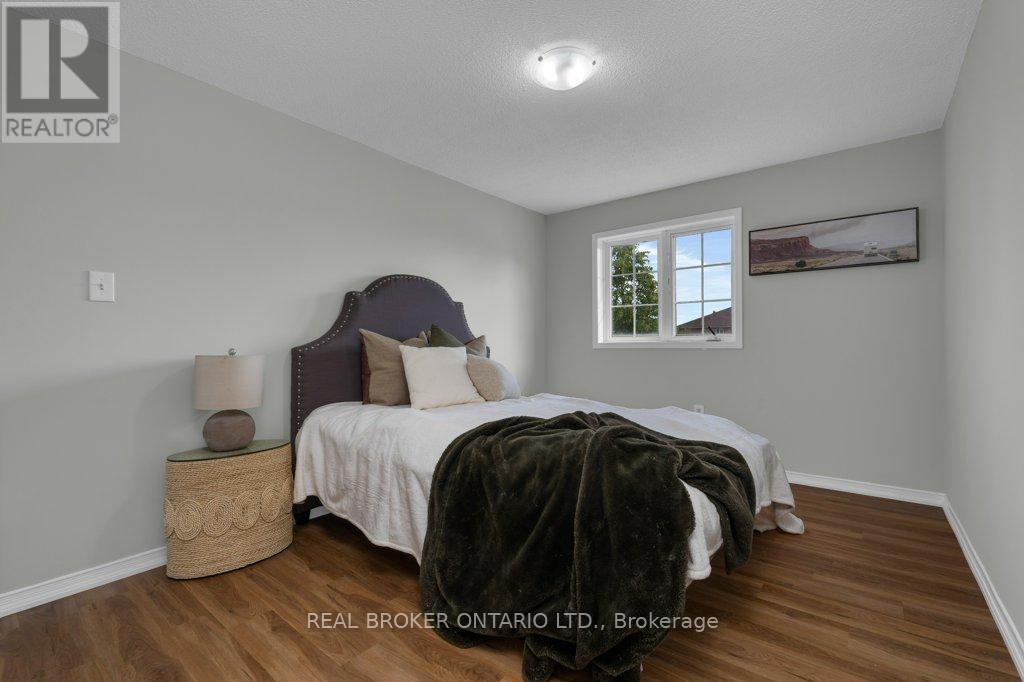Photo 16 of 180 Tunbridge Road, Barrie ON