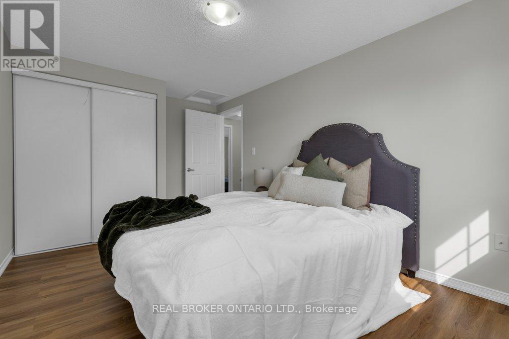 Photo 17 of 180 Tunbridge Road, Barrie ON