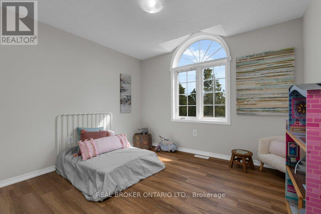Photo 18 of 180 Tunbridge Road, Barrie ON