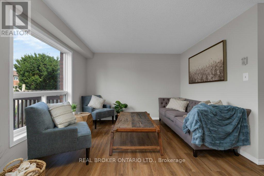 Photo 4 of 180 Tunbridge Road, Barrie ON
