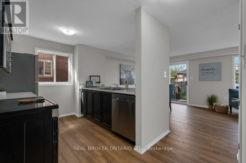 Photo 8 of 180 Tunbridge Road, Barrie ON