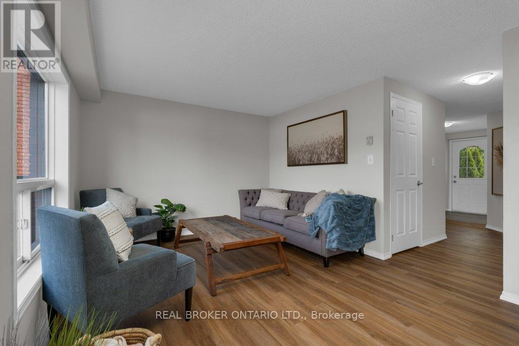 Photo 9 of 180 Tunbridge Road, Barrie ON