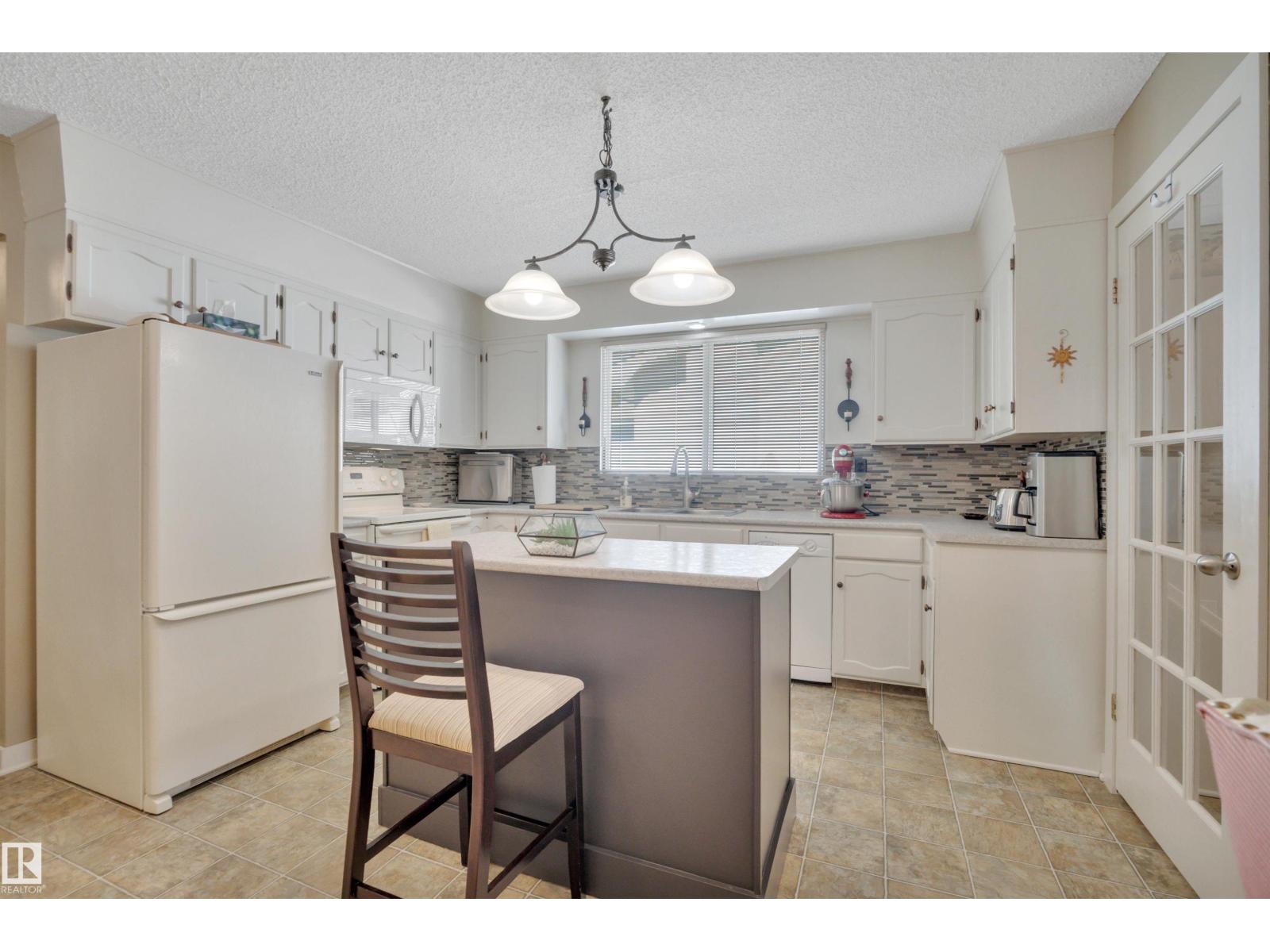 Photo 20 of 9 Burnham Av, St Albert AB