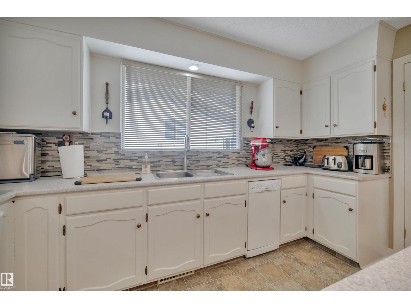 Photo 23 of 9 Burnham Av, St Albert AB