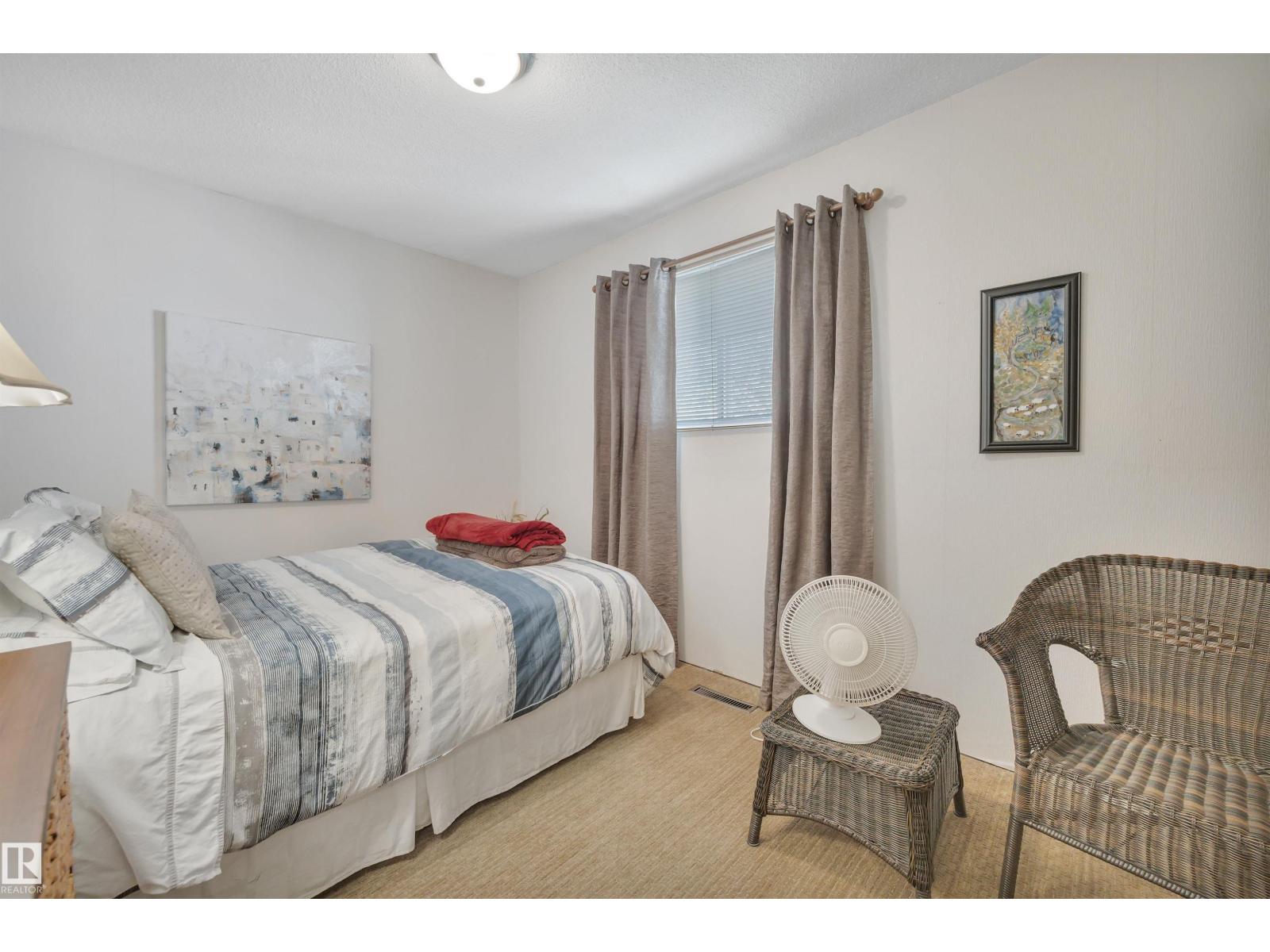 Photo 32 of 9 Burnham Av, St Albert AB