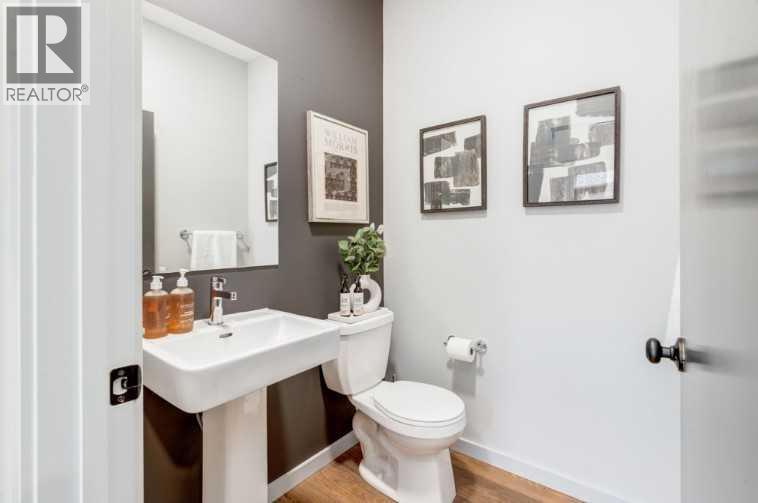 Photo 5 of 125 Belmont Way Sw, Calgary AB