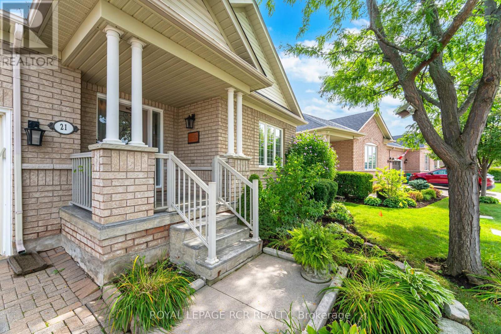 Photo 3 of 21 Seashell Place, Brampton ON