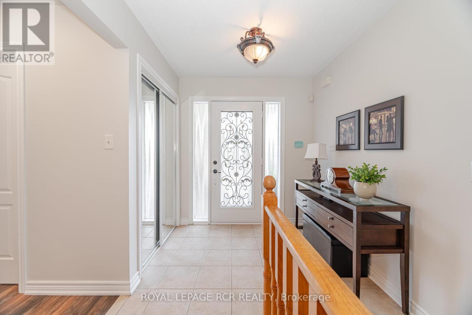 Photo 5 of 21 Seashell Place, Brampton ON